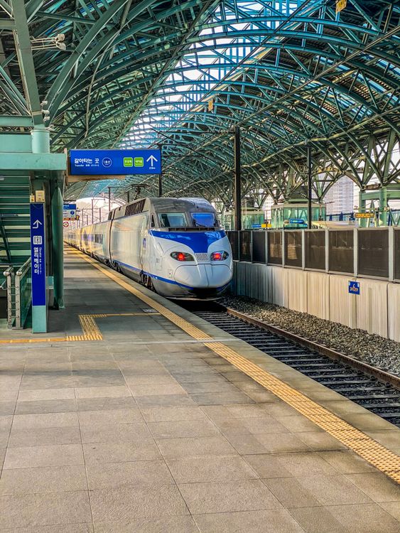 KTX 입석 꿀팁 3가지 2 KTX 입석 꿀팁 — 아산역 KTX 도착 장면