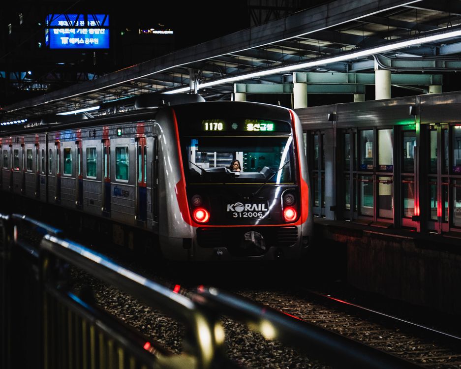 KTX 입석 꿀팁 3가지 3 KTX 입석 꿀팁 — 서울역 코레일 야경